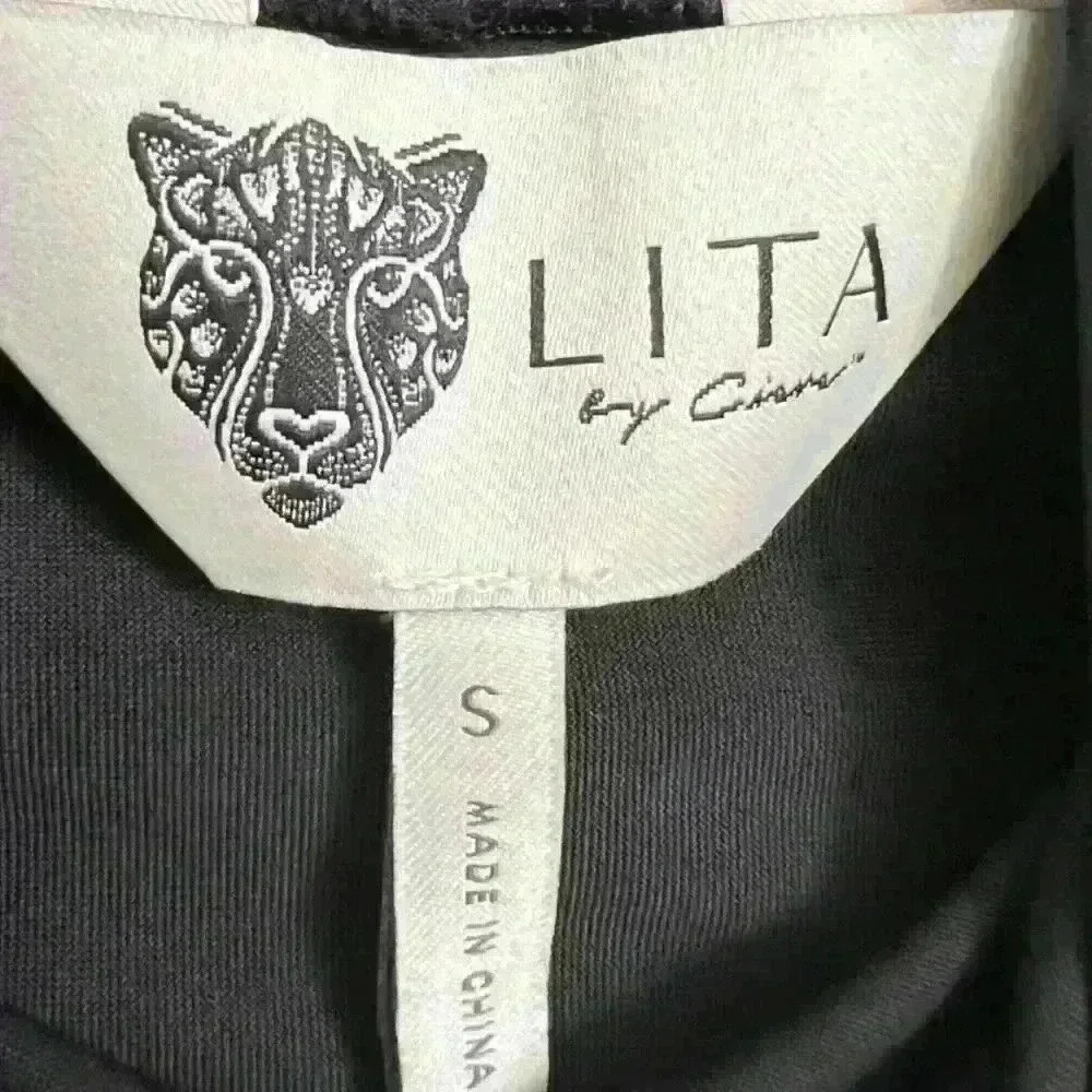Lita by Ciara Shirt NWT Womens small TURTLENECK IN SENSITIVE Black MSRP $148 - Picture 2 of 5
